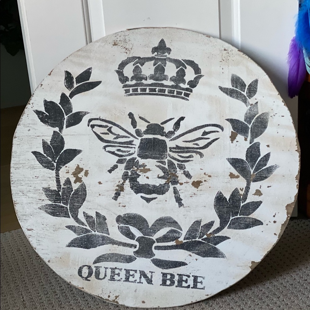 Fun room decor ..Queen Bee art.